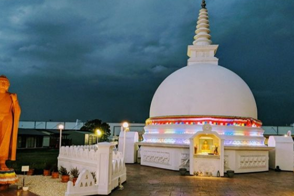 விகாரையில் ஏலம் விடப்பட்ட கசிப்பு போத்தல்! | Leaking Bottle Auctioned In Vihara