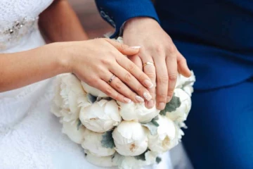 தனது திருமணத்தி்ற்கு வராமல் இருந்த சக ஊழியர்கள்! சீன பெண் எடுத்த அதிரடி முடிவு