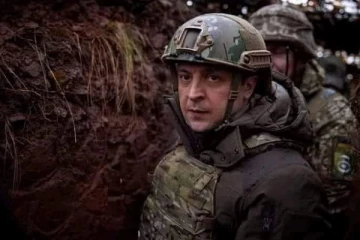 நேரடியாக போரில் இறங்கினாரா உக்ரைன் ஜனாதிபதி? தற்போது வைரலாகும் படங்கள் தொடர்பில் வெளிவரும் தகவல்கள் (Photos)