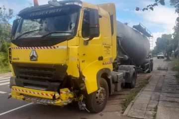 சீமெந்து ஏற்றிச் சென்ற வாகனத்துடன் மோட்டார்சைக்கிள் மோதி விபத்து - திருகோணமலையில் சம்பவம்