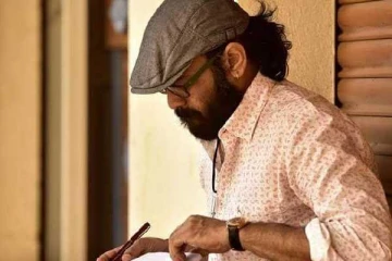 வீட்டில் அழுகிய நிலையில் இறந்து கிடந்த பிரபல இயக்குனர்... ஷாக்கில் திரையுலகம்