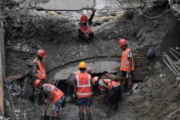 நேபாள வெள்ளம்- 10 நாட்களுக்குப் பின் சுரங்கத்தில் சிக்கிய தொழிலாளி உயிருடன் மீட்பு