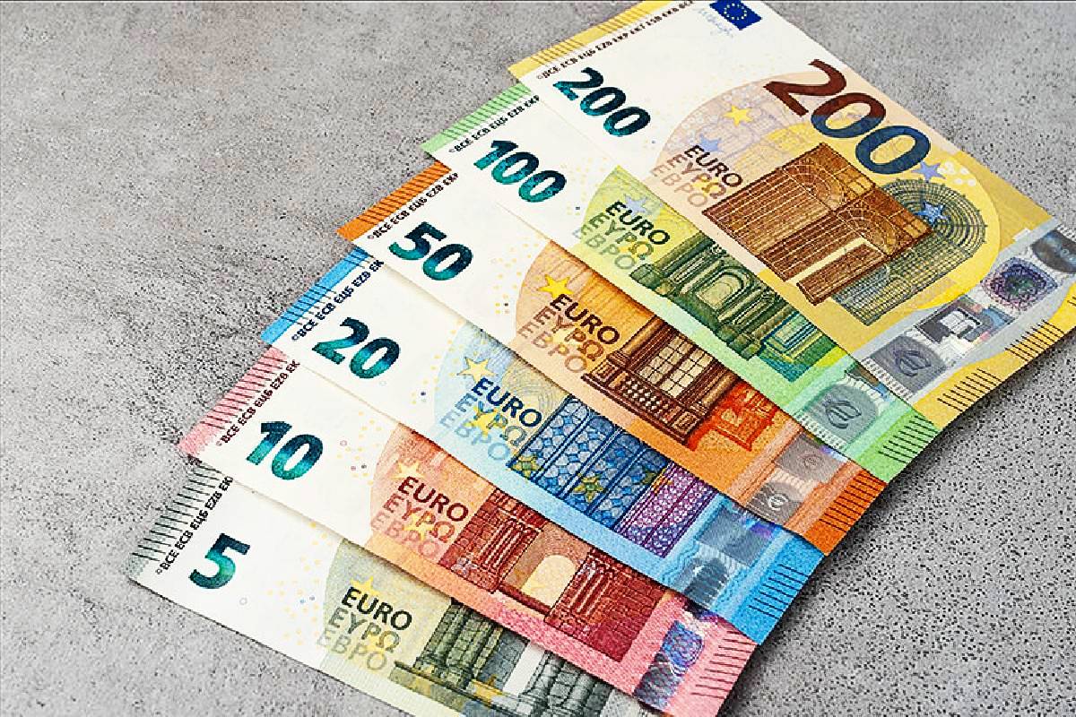 போலி வெளிநாட்டு நாணயத்தாள்களுடன் இளைஞர் ஒருவர் கைது! | Teen Arrested In Hatton With Fake Euros போலி வெளிநாட்டு நாணயத்தாள்களுடன் இளைஞர் ஒருவர் கைது! | Teen Arrested In Hatton With Fake Euros
