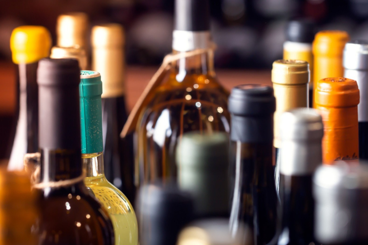 கொழும்பில் பொலிஸார் அதிரடியில் 2 கோடி ரூபா வெளிநாட்டு மதுபானம் பறிமுதல்! | Foreign Liquor Worth Rs 2 Crore Seized In Colombo