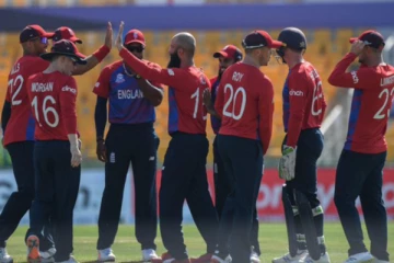 தானாக சென்று இங்கிலாந்து அணியின் வலையில் சிக்கிய வங்கதேசம் - அலேக்காக தூக்கிய இங்கிலாந்து