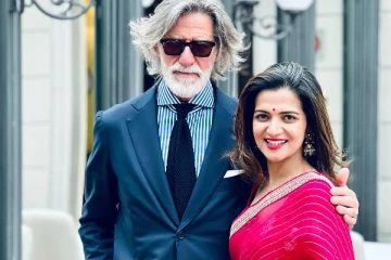 டிடி உடன் நெருக்கமாக இருக்கும் இவர் யார்? வெளிநாட்டில் இருந்து வெளியான போட்டோ