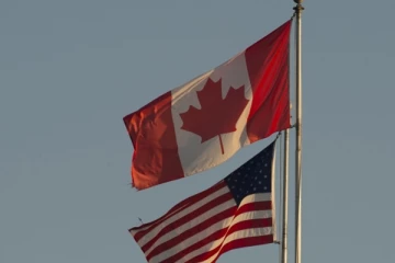 துப்பாக்கியுடன் படகில் எல்லை தாண்டிய கனேடியர்: அமெரிக்க அதிகாரிகள் நடவடிக்கை