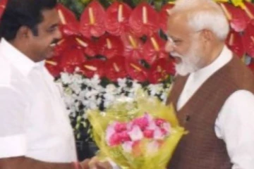 மதுரை பிரமாண்ட பிரசார கூட்டத்தில் மோடியுடன் எடப்பாடி பழனிசாமி பங்கேற்பு