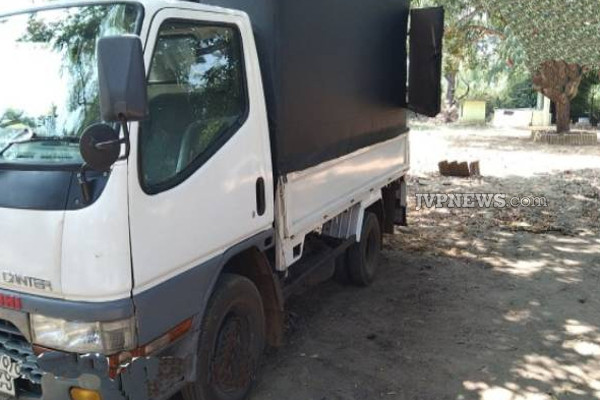 கிளிநொச்சியில் மாடுகளை வாகனத்தில் ஏற்றிச் சென்றவர்களுக்கு நேர்ந்த கதி! | People Carrying Cows Vehicle Arrested Kilinochchi