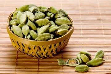 தினம் ஒரு ஏலக்காயை வாயில் போட்டு மென்றால் என்ன நடக்கும் தெரியுமா?