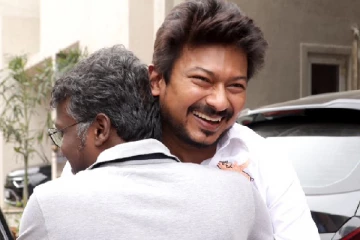 மாமன்னன் ப்ளாக் பஸ்டர் வெற்றி.. இயக்குனர் மாரி செல்வராஜுக்கு காஸ்ட்லி கிப்ட் கொடுத்த உதயநிதி