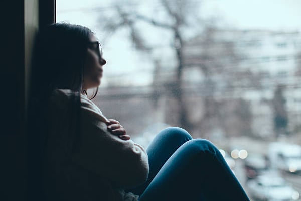 வெளிநாட்டில் இருந்து தாய் அனுப்பிய அதிநவீன தொலைபேசியால் மகளுக்கு நேர்ந்த கதி | Young Boy Arrest In Sri Lanka