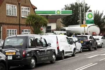 பிரித்தானியாவில் பெட்ரோல் விலையில் ஏற்பட்ட திடீர் அதிகரிப்பு!