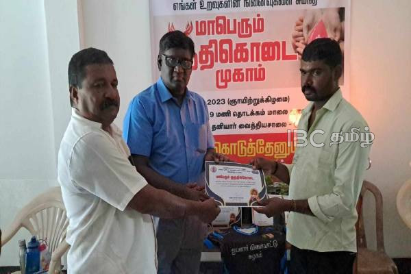 முல்லைத்தீவில் உறவுகளின் நினைவுகளை சுமந்து இடம்பெற்ற இரத்ததான முகாம்(படங்கள்) | Maveerar Day Blood Camp In Mullaitivu Tamils