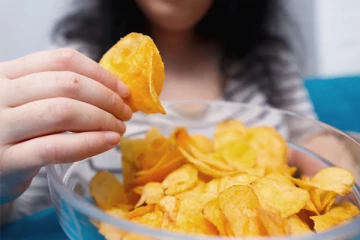 இந்த உணவுகளை அடிக்கடி சாப்பிடாதீங்க! உங்கள் சிறுநீரகத்தை சரிசெய்ய முடியாத அளவிற்கு சேதப்படுத்துமாம்