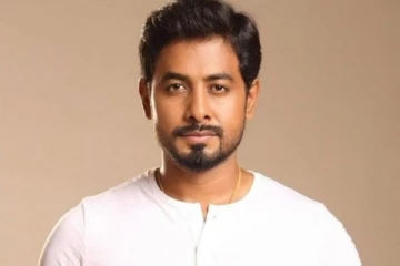 ரசிகரின் வீட்டிற்கு சென்று இன்ப அதிர்ச்சி கொடுத்த ஆரி..