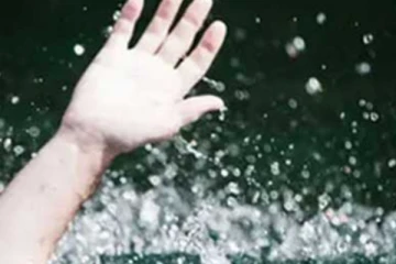 දරුවන් දෙදෙනෙකු දියේ ගිලී අතුරුදන්