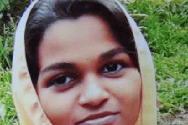 இளம் பெண் ஒருவரை தீவிரமாக தேடும் பொலிஸார்! | The Police Are Actively Looking For A Young Woman