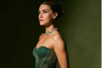 ரசிகர்களை கட்டி இழுக்கும் நடிகை க்ரித்தி சனோன்.. எப்படி உள்ளார் பாருங்க!