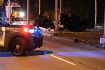 கனடா  கோர விபத்தில் பெண் பலி; இரண்டாக உடைந்த கார்