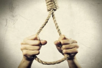 கிளிநொச்சியில் தூக்கில் தொங்கிய நிலையில் குடும்பஸ்தரின் சடலம் மீட்பு