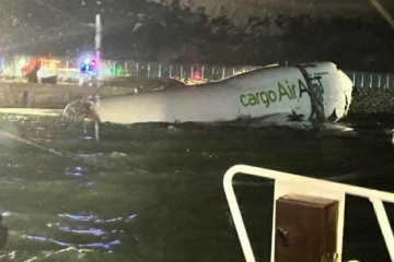 சீனாவில் நேர்ந்த விமான விபத்து ; கடலுக்குள் விழுந்த சரக்கு விமானம்