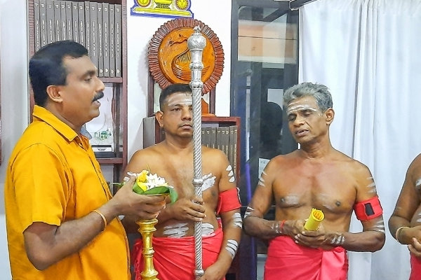யாழ் நல்லூர் கந்தன் மகோற்சப பெருவிழாவை முன்னிட்டு காளாஞ்சி கையளிப்பு | Kalanji Handover Nallur Kandan Makotsabha Festival