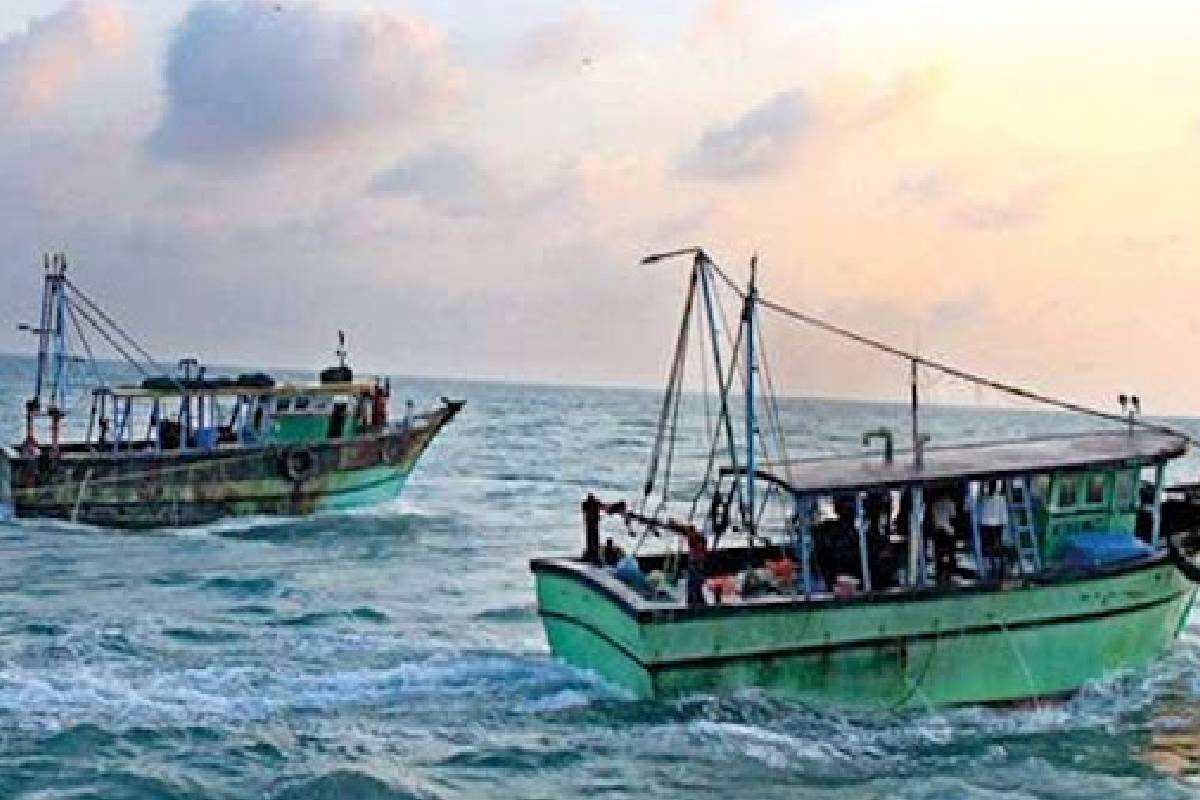 ஆழ்கடலில் அதிரடி வேட்டை ; போதைப்பொருள் படகுடன் 6 பேர் கைது | Deep Sea Hunt 6 Arrested With Drug Boat
