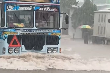 කොළඹ සහ අවට මාර්ග රැසක් ජලයෙන් යටවෙයි - නුගේගොඩ-නාවල ගමනාගමනය ඇනහිටී