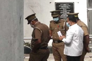 சிறையில் ரிஷாத் பதியுதீனுக்கு தொலைபேசியை வழங்கியவர் யார்?