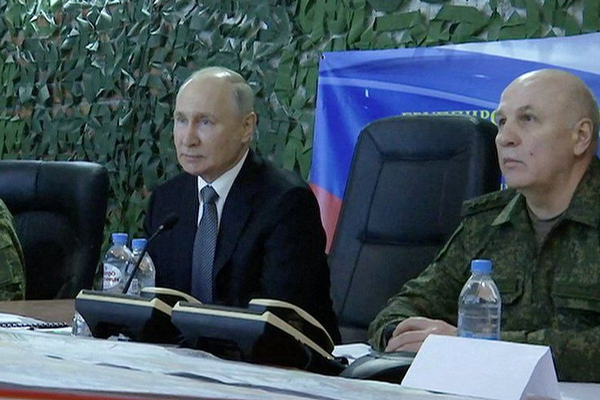 உக்ரைனுக்கு திடீர் விசிட் அடித்த விளாடிமிர் புடின் ! | Vladimir Putin S Surprise Visit To Ukraine