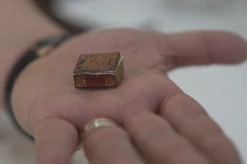 உள்ளங்கையை விட சிறிய அளவில் குர்ஆன்!