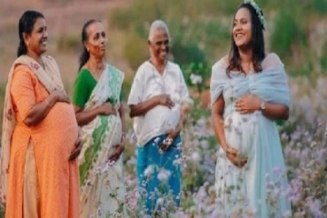 ஒரே வீட்டில் கர்ப்பமான அம்மா,மகள், பாட்டி -வைரலாகும் புகைப்படம்