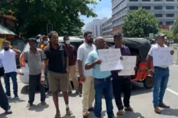 புகையிரத திணைக்கள ஊழியர்களின் போராட்டம் ஆரம்பம் (Video)