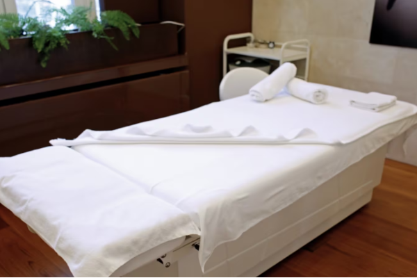 கனடாவில் மசாஜ் நிபுணருக்கு விதிக்கப்பட்ட தடை | Massage Therapist Banned Treating Female Patients