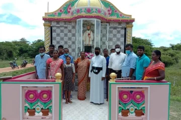 சுகாதார வழிமுறைகளை மீறி மன்னாரில் இடம்பெற்ற மத வழிபாடு!