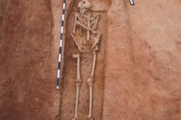 கொந்தகை அகழாய்வு: முதுமக்கள் தாழியில் எலும்புக்கூடு கண்டெடுப்பு