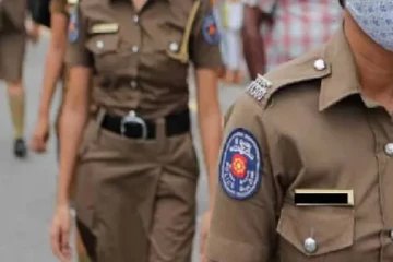 யுவதி மீது கைவைத்த பொலிஸ் சார்ஜன்ட் அதிரடி கைது!