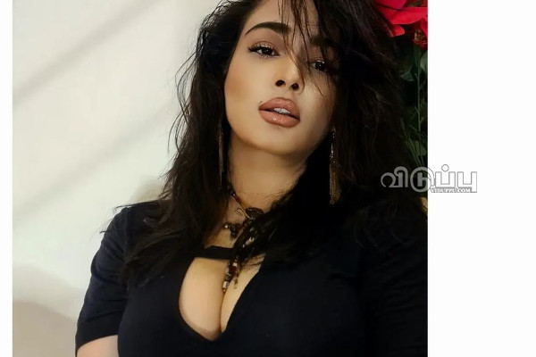 நாளுக்கு நாள் எல்லைமீறும் கவர்ச்சி!! 40 வயதில் இப்படியொரு போஸ் கொடுத்த கிரண் ரத்தோட்... | Kiran Rathore Share Glamour Photo Post Viral