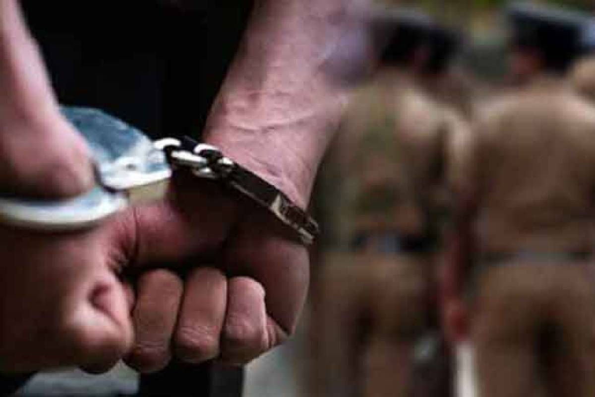 அம்பாறையில் ஐஸ் போதை பொருளுடன் வியாபாரி ஒருவர் கைது | Dealer Arrested With Ice Drugs அம்பாறையில் ஐஸ் போதை பொருளுடன் வியாபாரி ஒருவர் கைது | Dealer Arrested With Ice Drugs