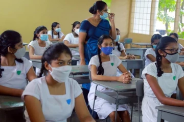 பாடசாலை மாணவியின் வாயை உடைத்த ஆசிரியர்; தமிழ் பாடசாலையில் அரங்கேறிய சம்பவம்