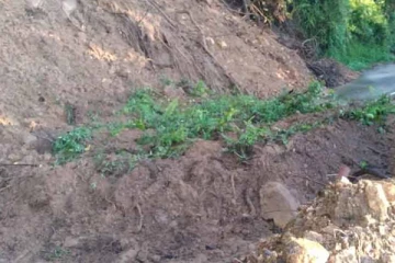 கடும் மழை காரணமாக பலாங்கொடையில் பாரிய மண்சரிவு!