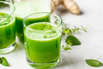 வெறும் காலை வயிற்றில் பச்சை ஜூஸ் குடிச்சால் கிடைக்கும் நன்மைகள் என்ன தெரியுமா?