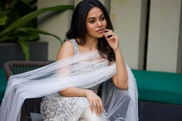 ஜீ.வி.பிரகாஷ் தங்கையா இது.. பவானி ஸ்ரீ மாடர்ன் உடையில் அழகிய ஸ்டில்கள்