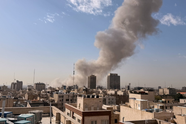 இஸ்ரேல் மீது ஏவுகணை தாக்குதல்; திருப்பி அடிக்கும் ஈரான்; நாடு முழுவதும் அபாய எச்சரிக்கை சைரன்கள் | Missile Attack On Israel Iran To Retaliate