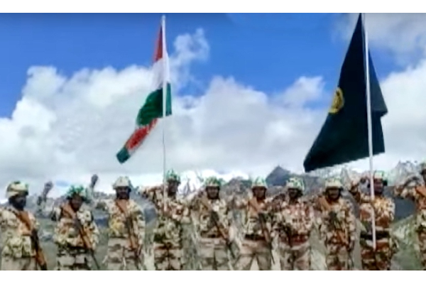 75வது சுதந்திர தின விழா; இந்திய-சீன எல்லையில் இந்திய தேசிய கொடியை ஏற்றி ராணுவ வீரர்கள் மரியாதை - தமிழ்நாடு