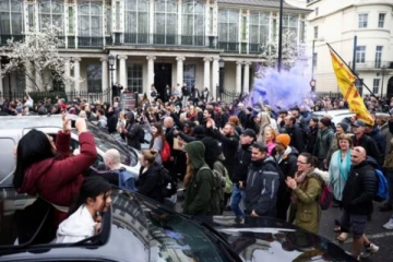 லண்டனில் பெரும் போராட்டம்! - 13 பேர் கைது, பொலிஸார் விடுத்துள்ள அவசர கோரிக்கை