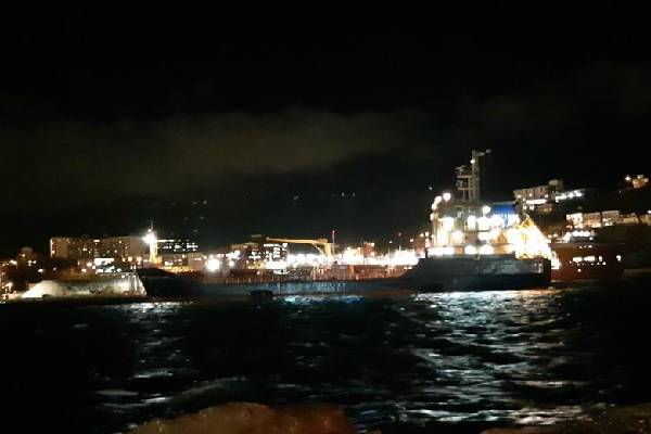 நெருப்பு கோளமான இரண்டு ரஷ்ய எண்ணெய் கப்பல்கள்: மீட்புப் பணிகள் தீவிரம் | Blasts Hit Russia Tankers