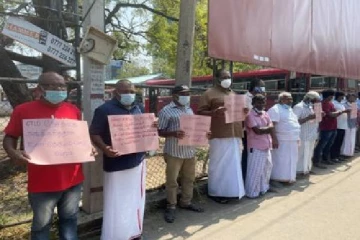 யாழில் பொருளாதாரச் சீரழிவிற்கு எதிரான ஆர்ப்பாட்டம்