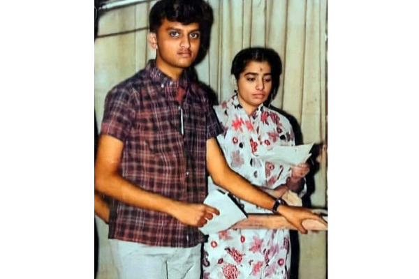 15 வயதில் எஸ்பிபி எடுத்துக் கொண்ட புகைப்படம்.. தீயாய் பரவும் புகைப்படத்திற்கு குவியும் லைக்ஸ் | Spb 15 Year Age Photo Very Rare